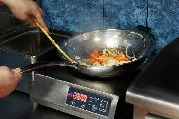 Вок! Температура приготовления зашкаливает) Вок! Температура приготовления зашкаливает)